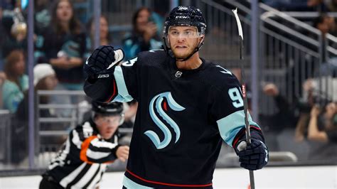 Seattle Kraken forward Andre Burakovsky is expected to miss 6-8 weeks ...