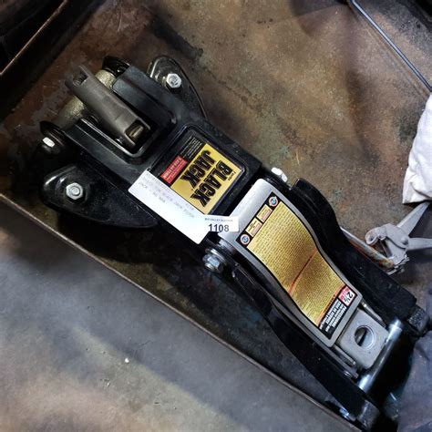 2-1/2 TON BLACK JACK FLOOR JACK - NO BAR - Big Valley Auction