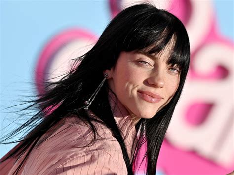 Billie Eilish abbandona il colore e torna a un intensissimo nero - The ...