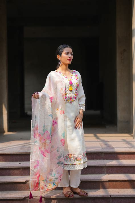 Netose White Kurta Set with Dupatta – Netose By LakhNeet (I) Private ...