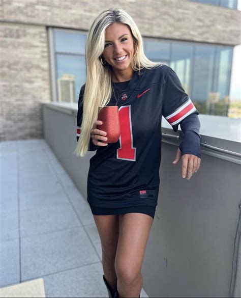 Annie Agar, Bally Sports : r/hot_reporters