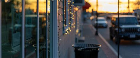 Storefront Building 的图像结果