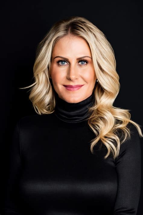 Headshot Makeup: How to Do Makeup For Professional Headshot?