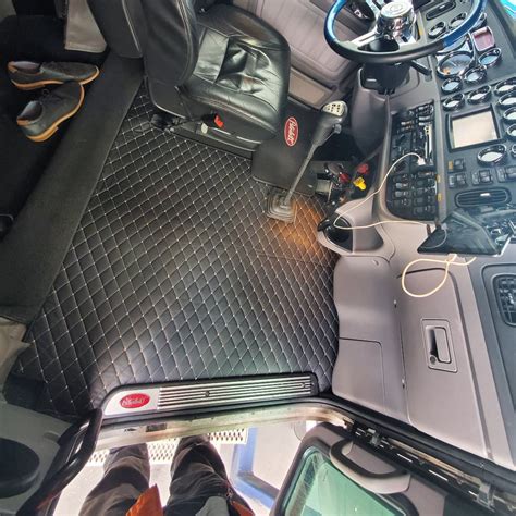 Peterbilt 389 Diamond Stitch Leather Floor mats – Upgrader