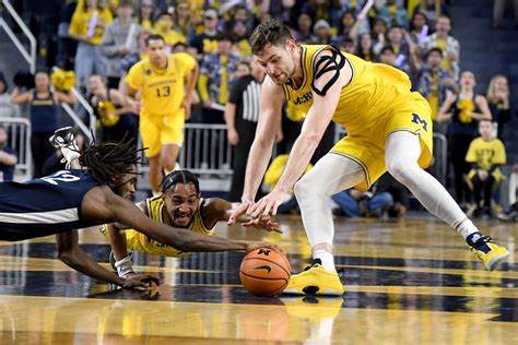 Michigan Basketball Insider: Michigan vs Michigan State preview HD Wallpaper