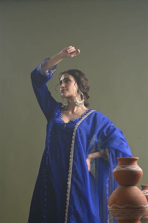 Mehvish -Royal Blue Velvet- Kalidaar Suit Set – Sitarah