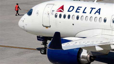 Delta flight 850 diverted from Atlanta due to fumes | 11alive.com