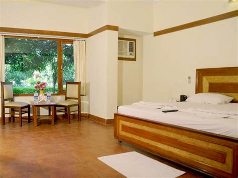 Budget, Luxury, Riverside Resorts Images, Photo Gallery