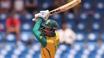 De Kock stars again as South Africa edge England in Super Eights ...
