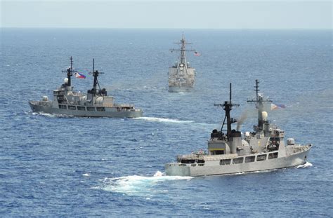 南海战略态势感知：美侦察船在巴士海峡以东高强度作业