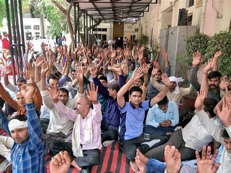 Haryana Municipal Workers Extend Their Strike Till May 14 | NewsClick