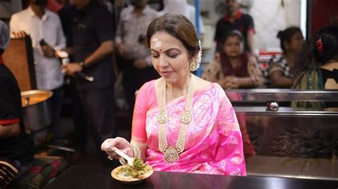 Anant Ambani Radhika Merchant Wedding: Nita Ambani Offers Anant and ...