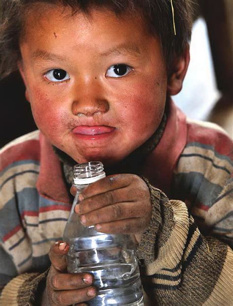 图文：旱区孩子每人每天只有一瓶水_新闻中心_新浪网