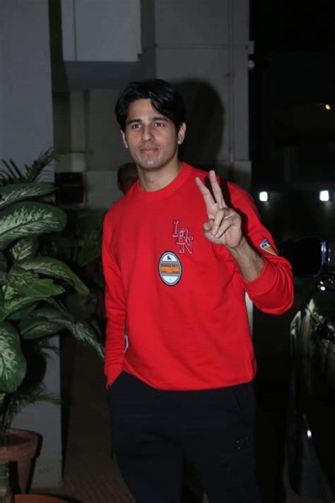 6 Easy Ways To Wear Red & Dress For A Christmas Party Ft. Sidharth Malhotra