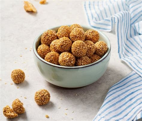 Gur Coated Sesame Balls – wholefoodsin