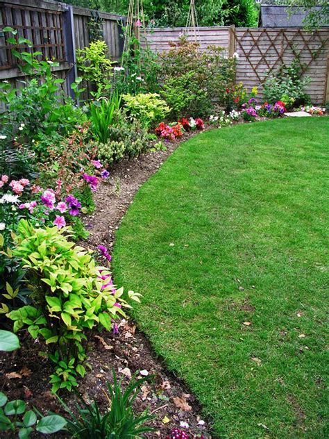 Flower Bed Edging Ideas: Creative Ways to Frame Your Garden – Artourney