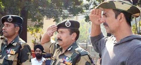 Akshay Kumar Pictures With BSF Jawans In Jammu & Kashmir