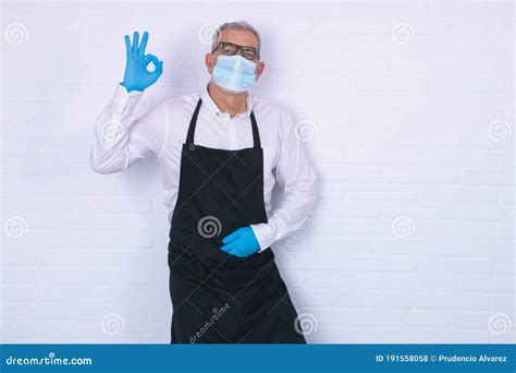 Store Work Uniform Colorful Shopkeeper 的图像结果