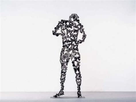 如同蕾丝制成的人体金属雕塑：远看近看大不同_独家_资讯_凤凰艺术