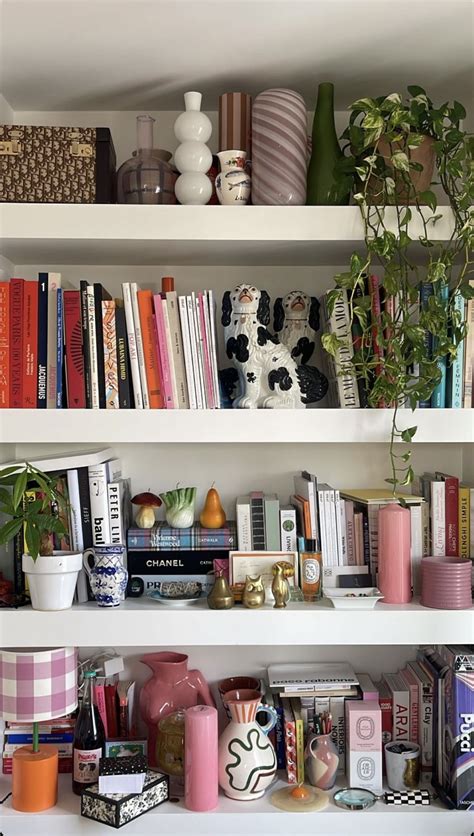 Minimalist Bookshelf Decor Ideas