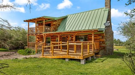 If You're A John Wayne Fan, You'll Love This Traditional Arizona Cabin