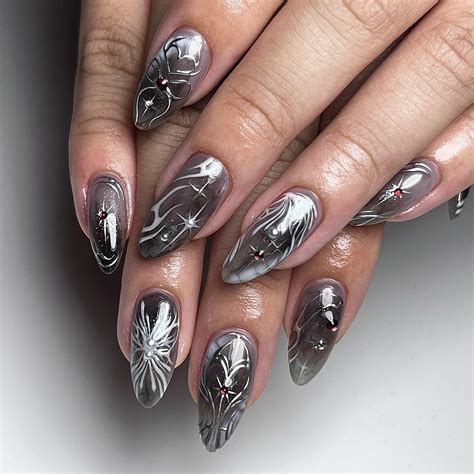 Y2K Aesthetic Unleashed: A 1999-Inspired Accessory Guide