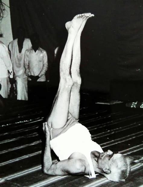 Vipareeta karani – Inverted action Pose