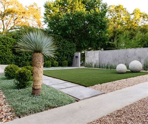 Modern front yard landscaping ideas: 10 contemporary looks | Homes and ...
