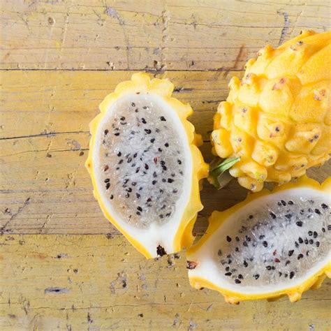 What does dragon fruit taste like?