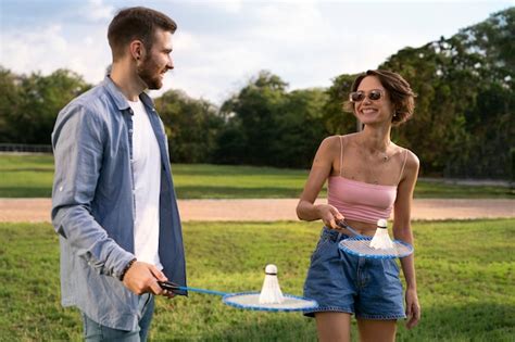 People Playing Badminton 的图像结果