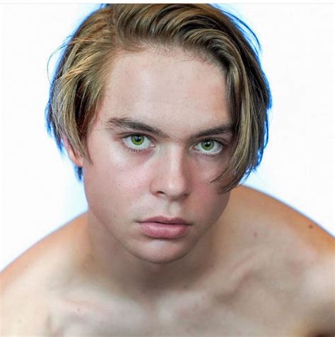 Judah lewis attends the premiere of netflix s the christmas – Artofit