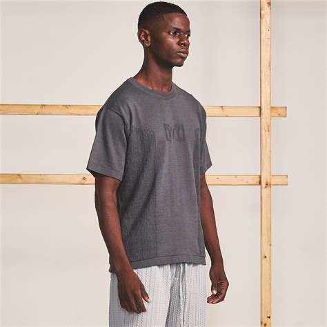 TEXTURED KNIT T-SHIRT – Warping Theories