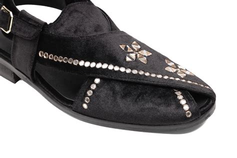 Ethnic Shoes | Ethnic Shoes for Men, Ladies India | Shutiq