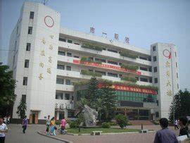 柳州市一职校教师组织园林专业学生到实地教学_广西八桂职教网--有职教的地方就有我们!