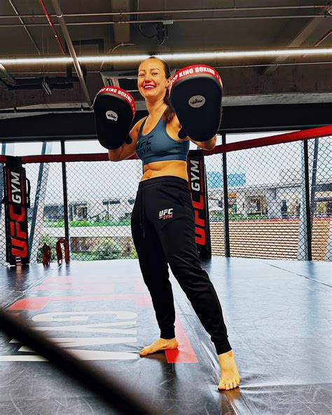 Kru Katya 🥊 Elite Muay Thai Coach | 6 años | Con boxeador profesional Arnold González ...