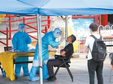 【抗击疫情每日一学】“我们不是独自在战斗！” 北京核酸检测感动场景频现-马克思主义学院