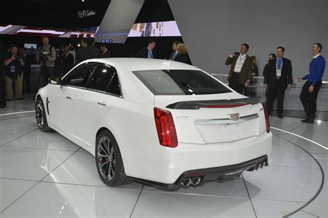 Cadillac CTS-V Detroit (2015) - picture 8 of 10