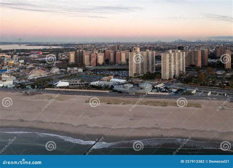 Coney Island Sunrise editorial photography. Image of island - 257913382