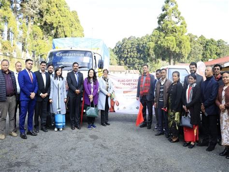 20 tonnes of Khasi Mandarin oranges flagged off from Meghalaya for Dubai