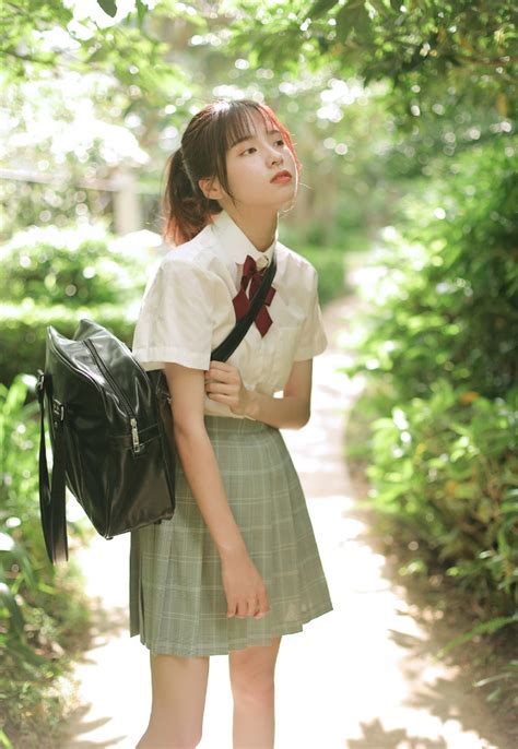 日本女高中生校服美女学生妹超短裙制服诱惑野外个人写真-27270图片大全