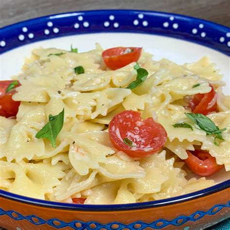Bow-Tie Pasta with Fresh Basil & Tomatoes | Recipe Cart | Recipe Cart