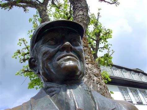 Bronze Skulptur Eines Monschauer Originals: Reisender Kaufmann ...