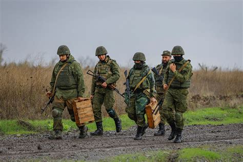 Russian troops calling 'I Want to Live' Hotline to surrender