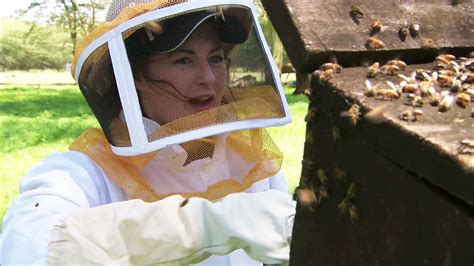 Watch The Amazing Race Season 20 Episode 8: The Amazing Race - Let Them ...