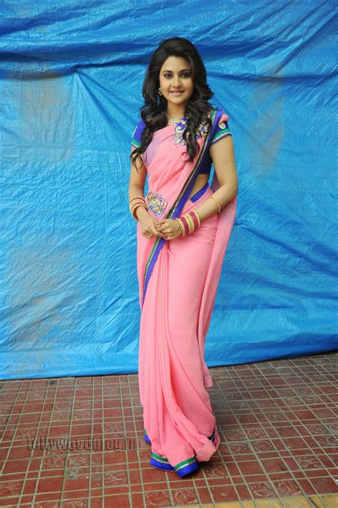 Mano Chitra Gorgeous Looking Photos in Pink Saree