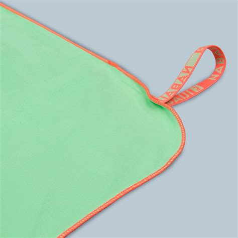 Microfiber Towel Size L 80 x 130 cm Neon Green