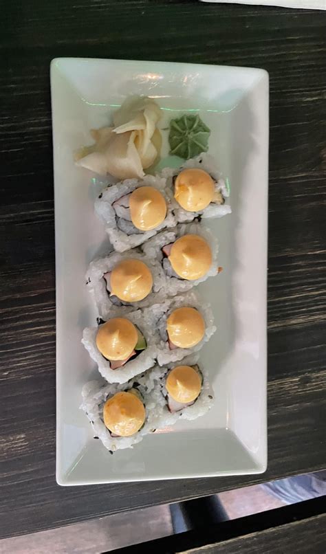 calories in maki roll with imitation crab, avocado, mayo and the ginger ...