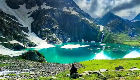 Top Trekking Places In Jammu & Kashmir: कश्मीर घाटी के यह सुंदर ट्रेक ...