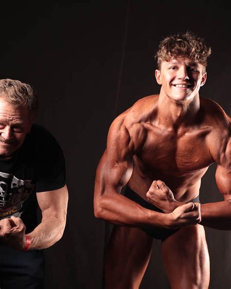 Professional pics from my first show. 17y/o, 6’2, 170lbs : r/bodybuilding