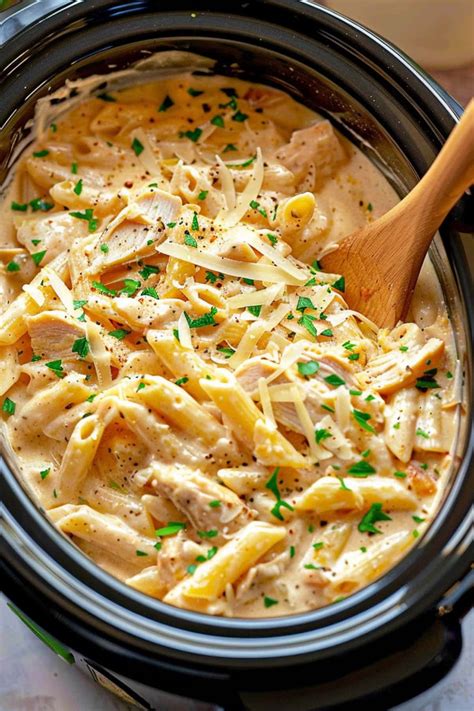 Creamy Olive Garden Crockpot Chicken Pasta | Recipe | Chicken recipes ...